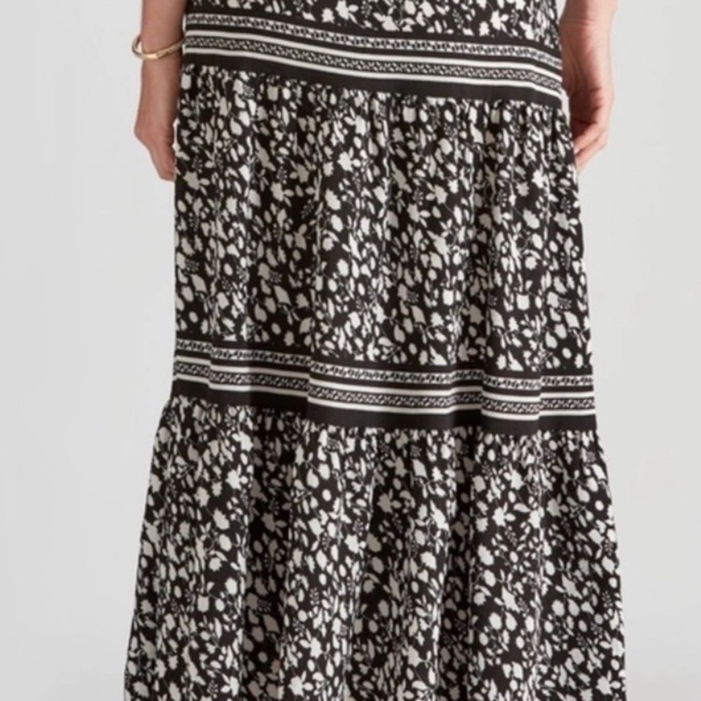 Max Studio Elegant Black and White Patterned Skirt
